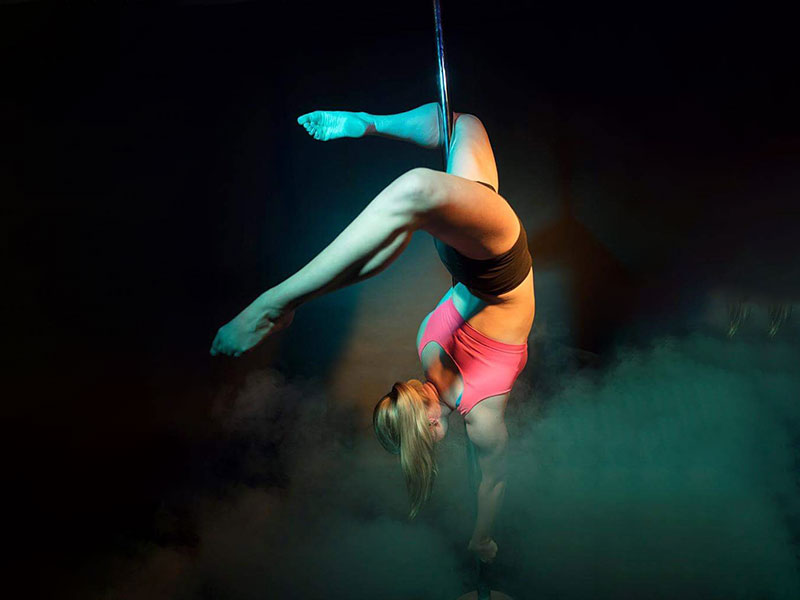 Polefitness volwassenen vanaf 18 jaar e.o. Polefitness volwassenen vanaf 18 jaar e.o.